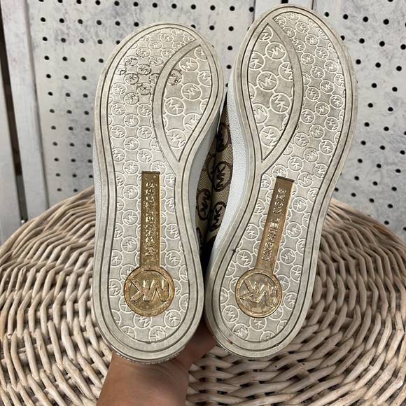 Michael Kors SALE! - Picture 6 of 12